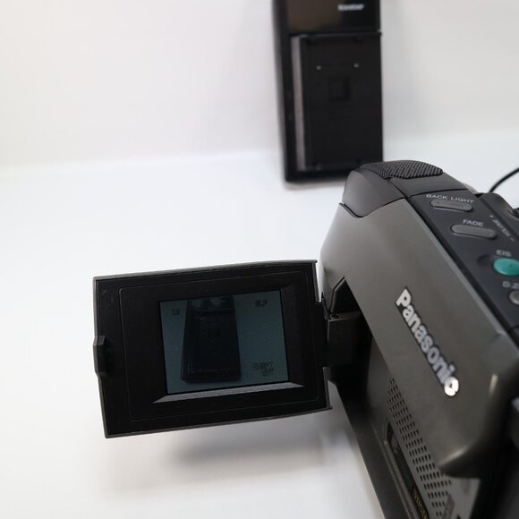 Panasonic PV-L580D Compact VHS/VHS-C Palmcorder 150x Digital‎ Camcorder Tested - Picture 3 of 9